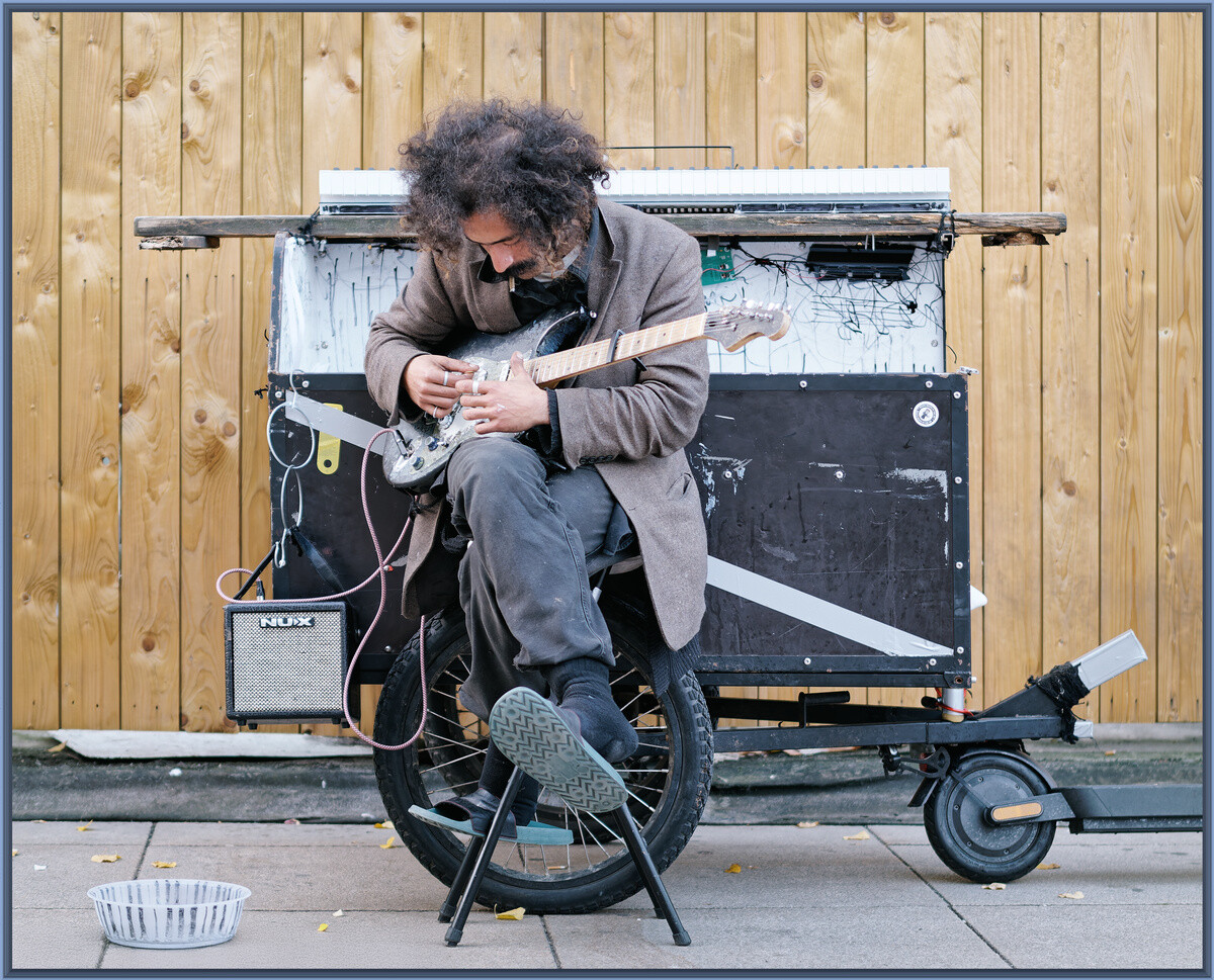 * Shut Up ’n Play Yer Guitar *